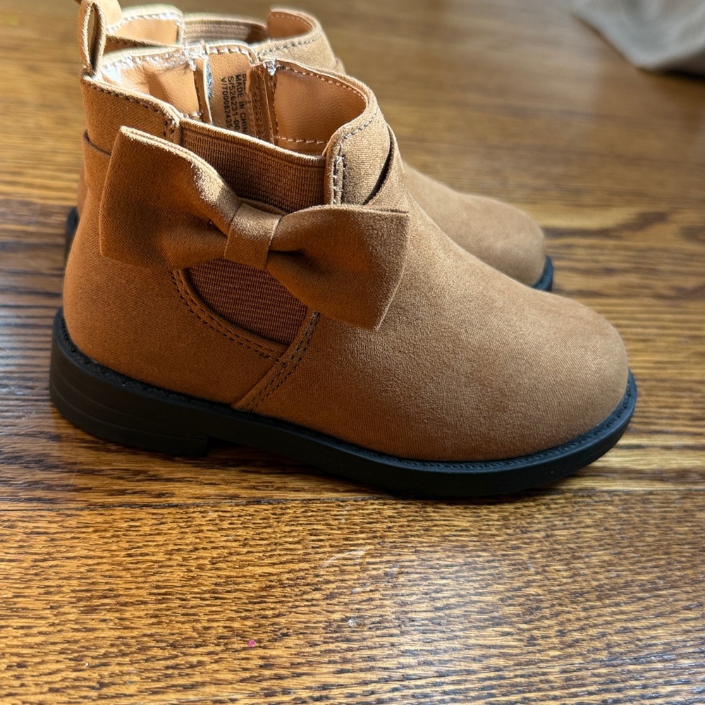 GAP Kids Tan Boots with Bow - new without tags